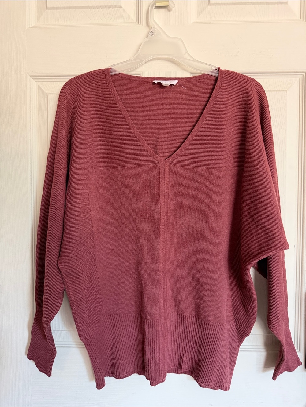 🍁Milano like new V-Neck Lightweight Knit Sweater - Red brown color